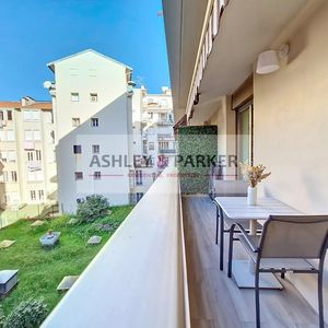 Property in Carre d'Or