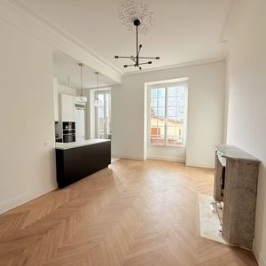 Property in Carre d'Or