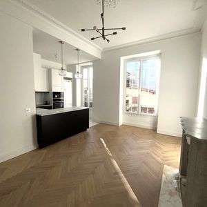 Property in Carre d'Or