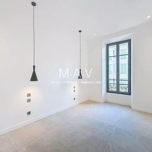 Property in Carre d'Or