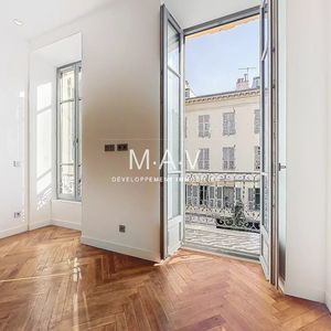 Property in Carre d'Or