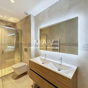 Property in Carre d'Or