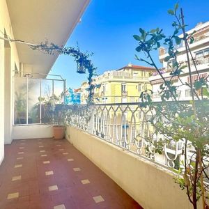 Property in Carre d'Or