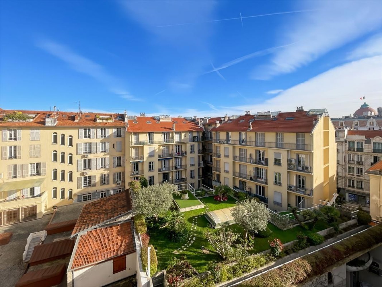 Property photo in Carre d'Or