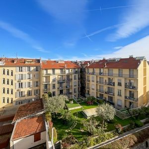 Property in Carre d'Or