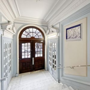 Property in Carre d'Or