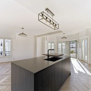 Property in Carre d'Or