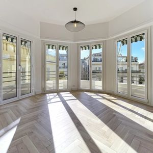 Property in Carre d'Or