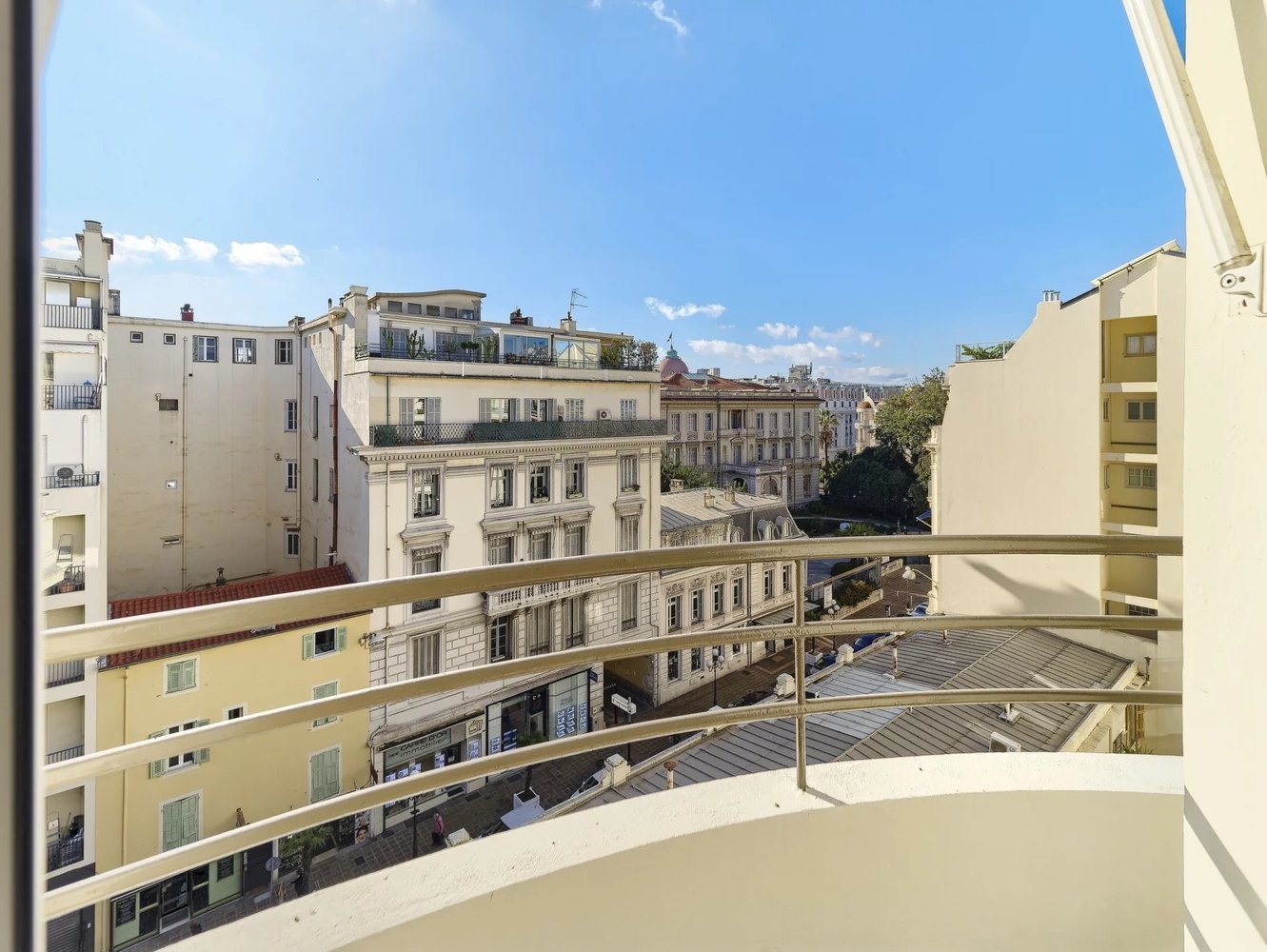 Property photo in Carre d'Or