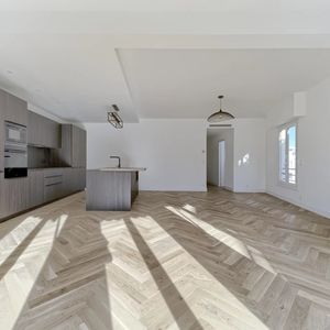 Property in Carre d'Or