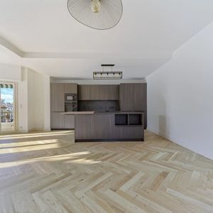 Property in Carre d'Or