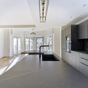 Property in Carre d'Or