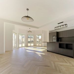 Property in Carre d'Or