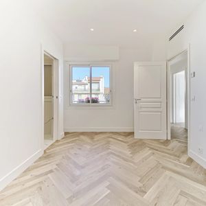 Property in Carre d'Or