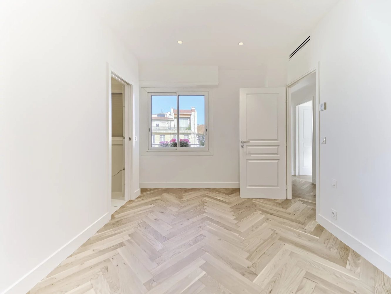 Property photo in Carre d'Or