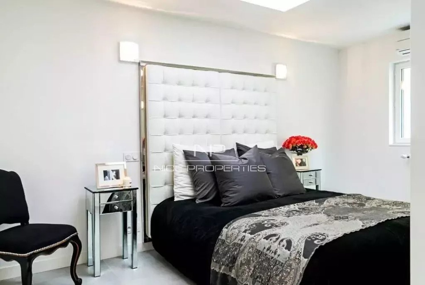 Property photo in Carre d'Or