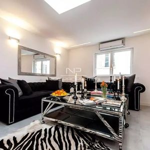 Property in Carre d'Or