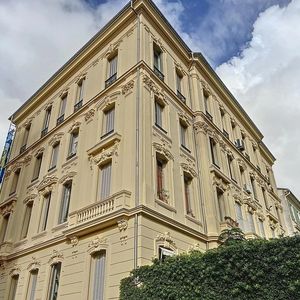 Property in Carre d'Or