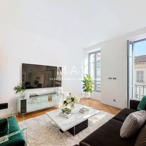 Property in Carre d'Or