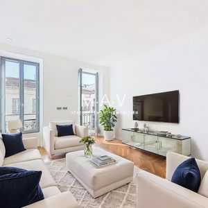 Property in Carre d'Or