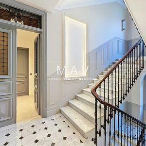 Property in Carre d'Or