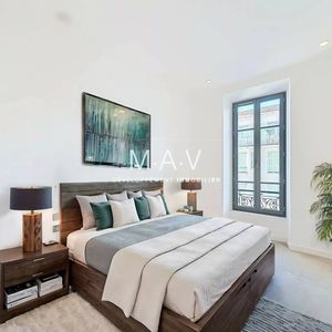 Property in Carre d'Or