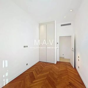 Property in Carre d'Or