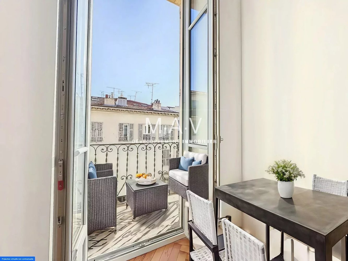 Property photo in Carre d'Or