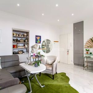 Property in Carre d'Or