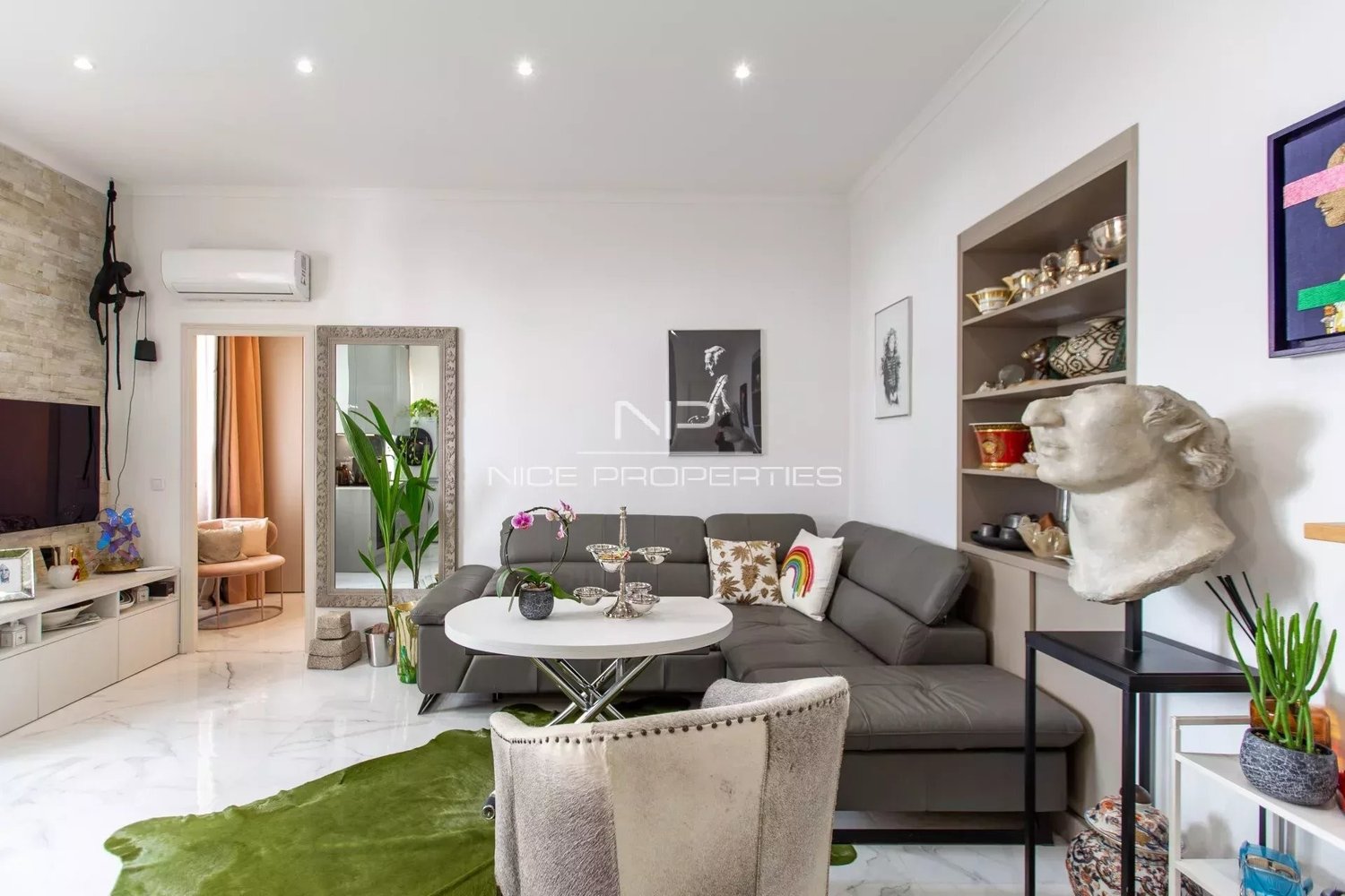 Property photo in Carre d'Or