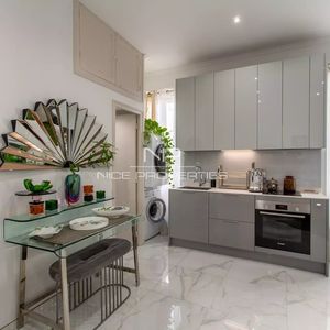 Property in Carre d'Or