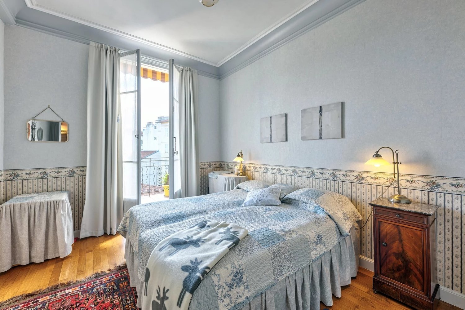 Property photo in Carre d'Or