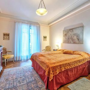 Property in Carre d'Or