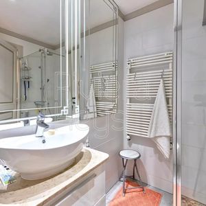 Property in Carre d'Or