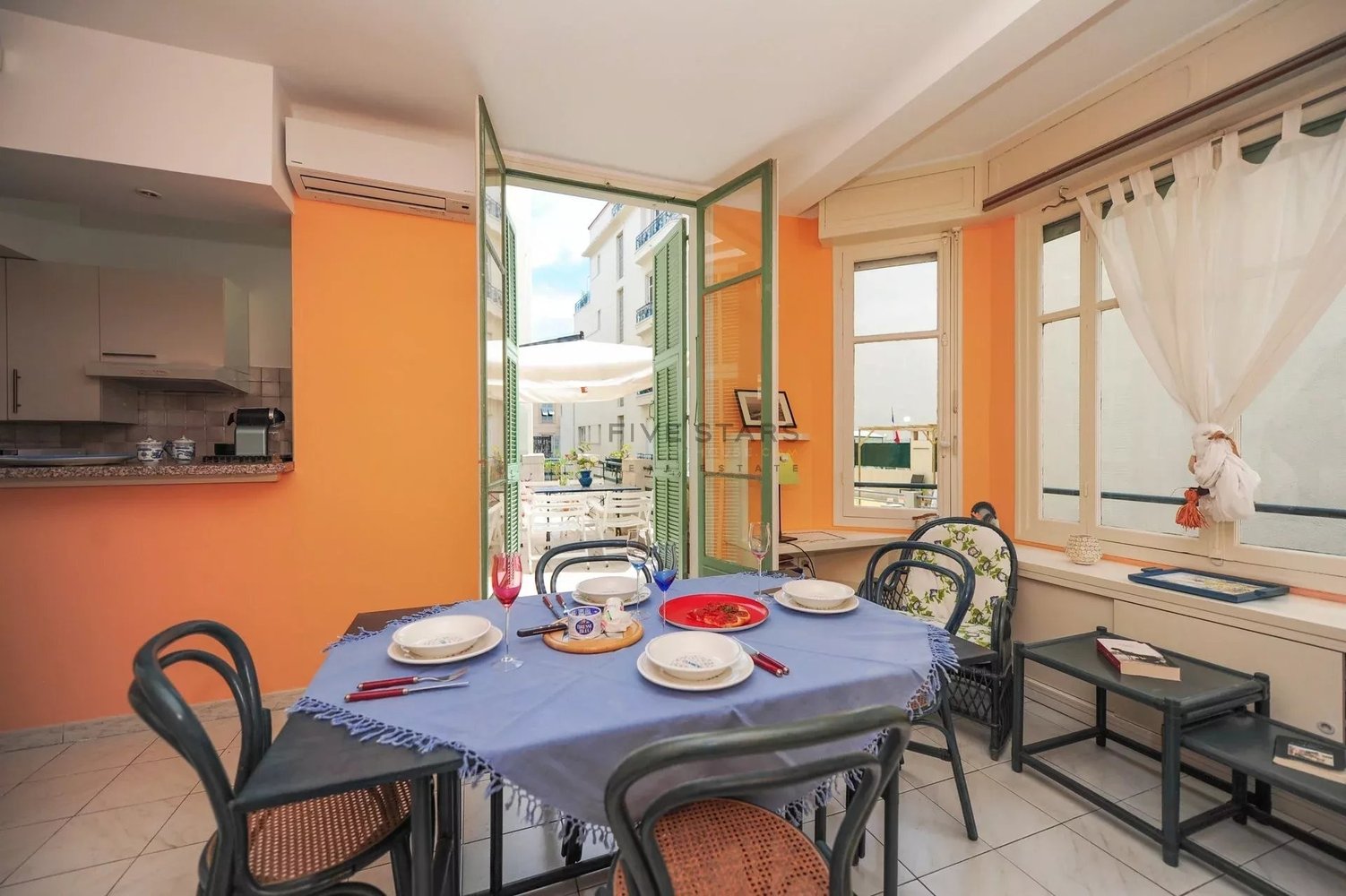 Property photo in Carre d'Or