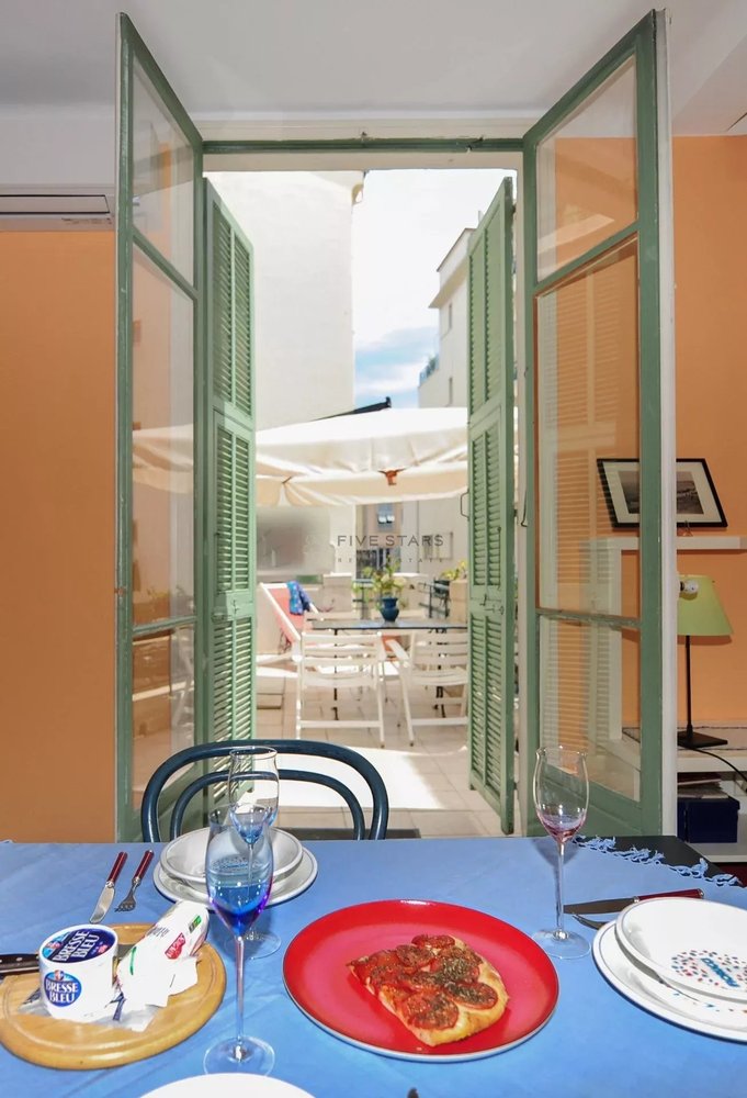 Property photo in Carre d'Or