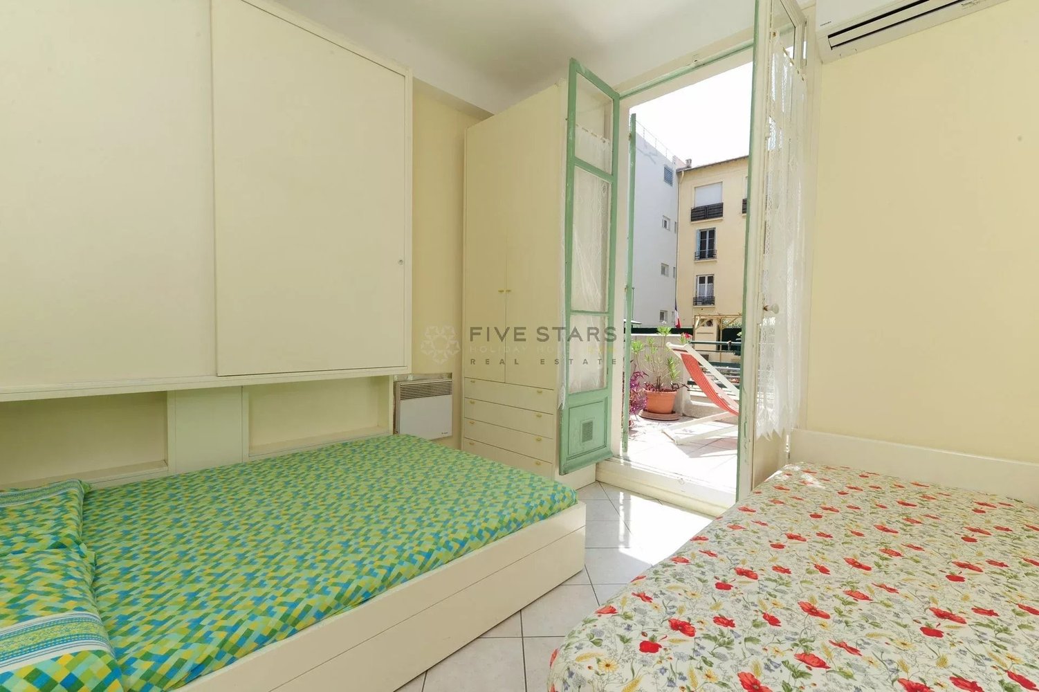 Property photo in Carre d'Or