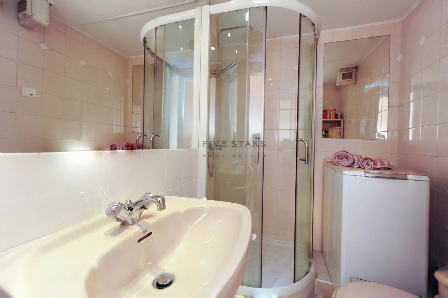 Property photo in Carre d'Or