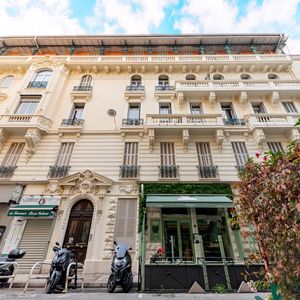 Property in Carre d'Or