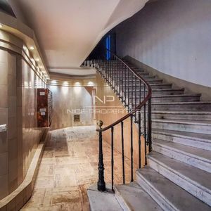 Property in Carre d'Or