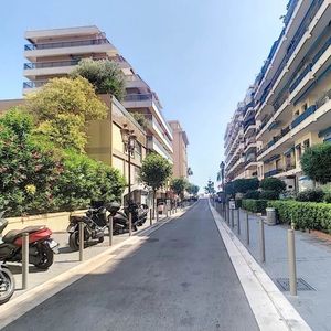 Property in Carre d'Or