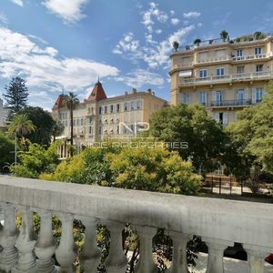 Property in Carre d'Or