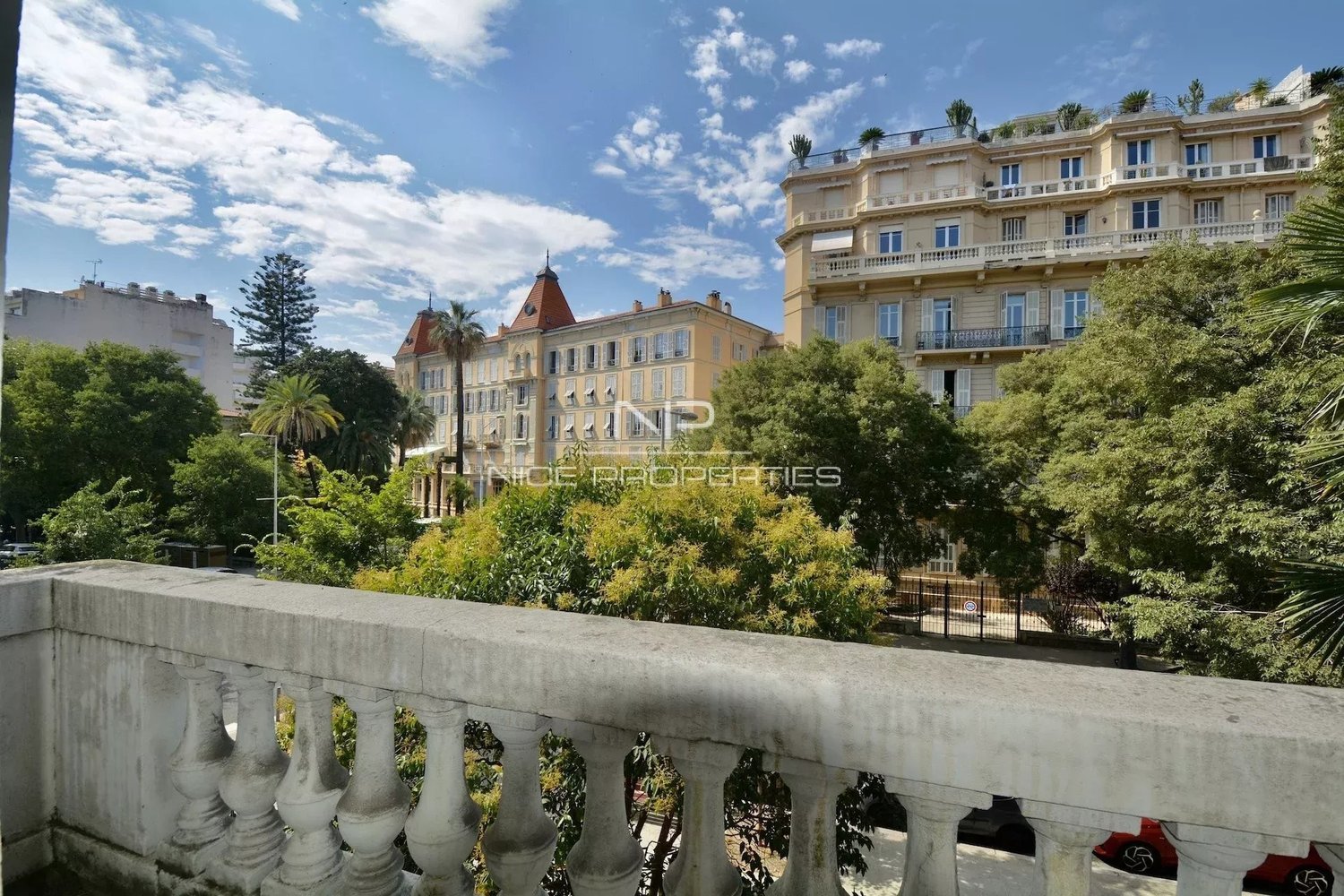 Property photo in Carre d'Or