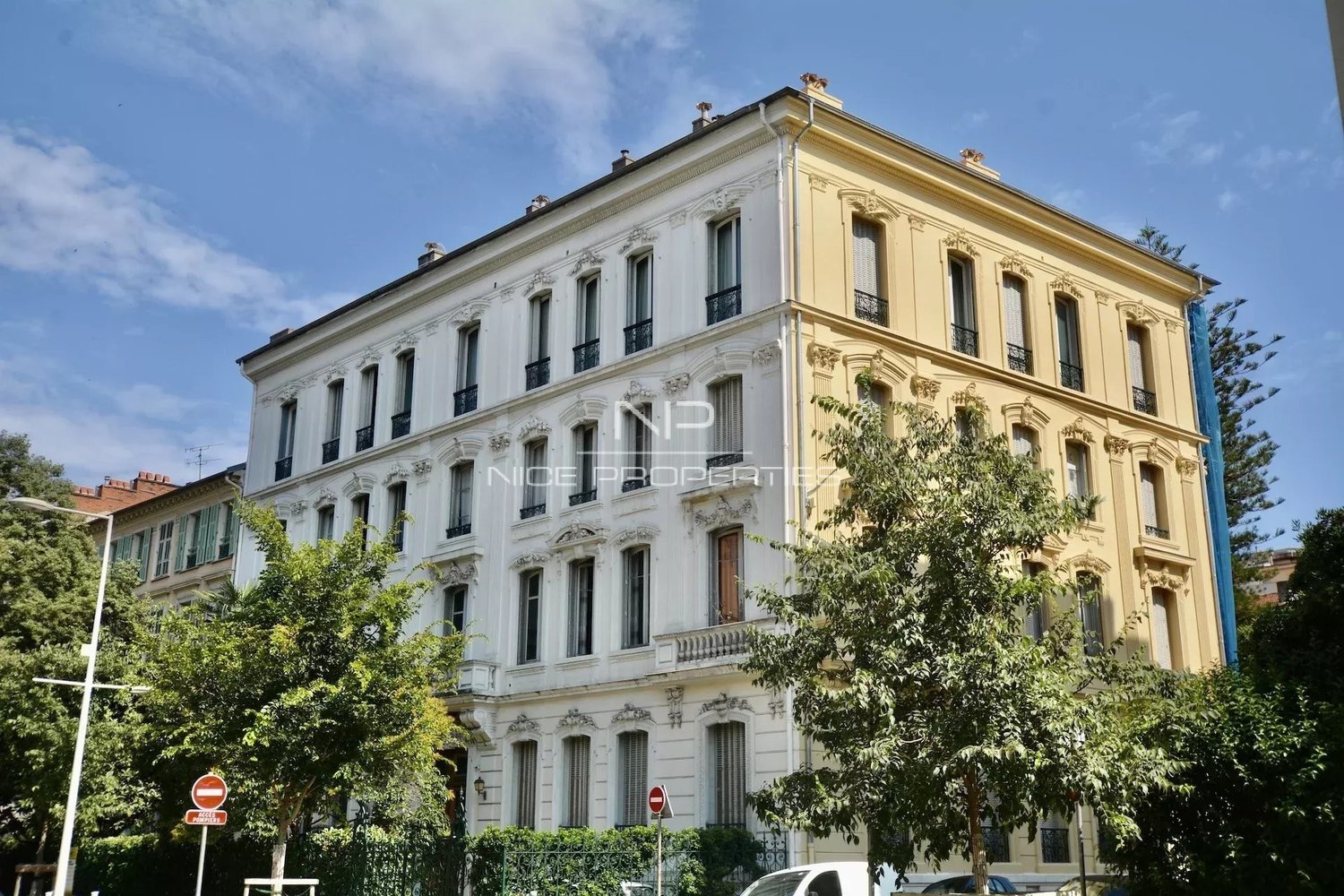 Property photo in Carre d'Or