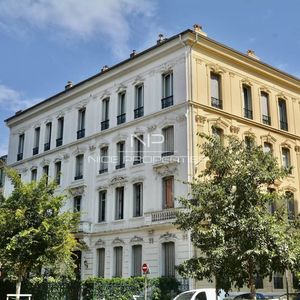 Property in Carre d'Or