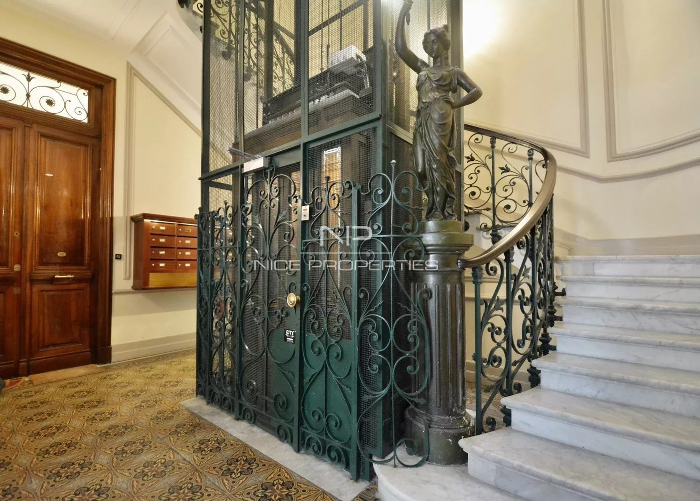 Property photo in Carre d'Or