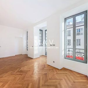 Property in Carre d'Or