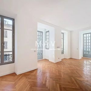 Property in Carre d'Or