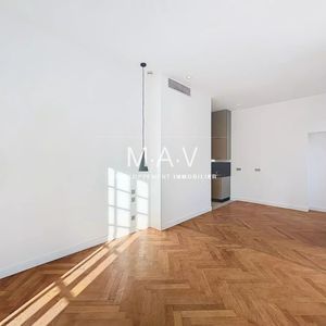 Property in Carre d'Or