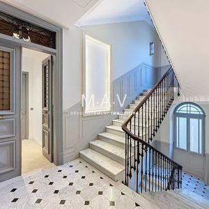 Property in Carre d'Or